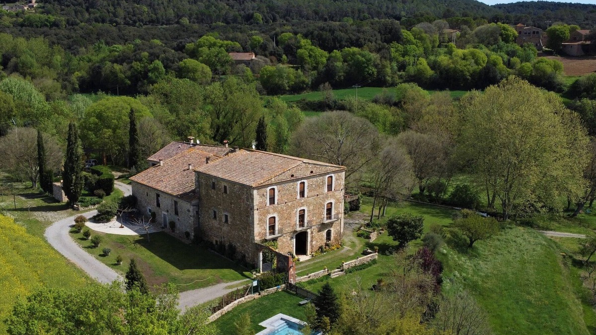 Maia de Montcal Cottage | Self catering Mas Riera for 8 people including children