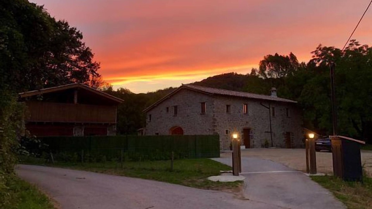 Olot Cottage | Self catering Mas Tossols for 9 people