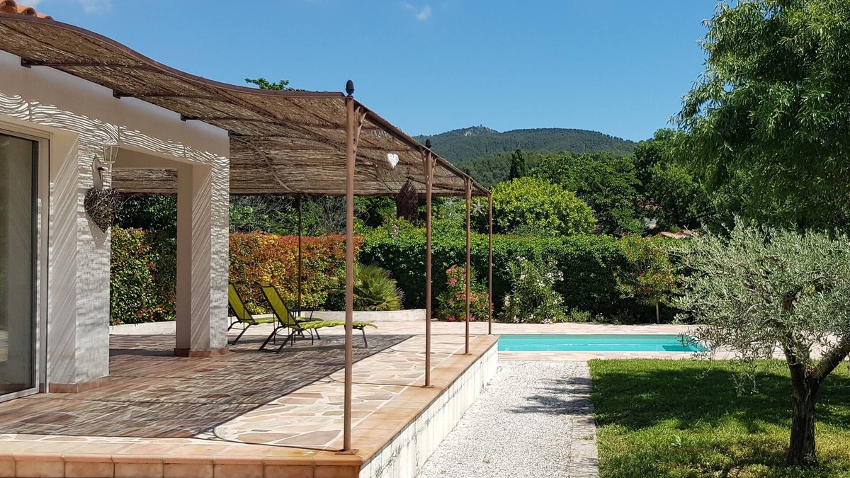 Gemenos Apartment | Self-catering studio at Villa Garlaban *.