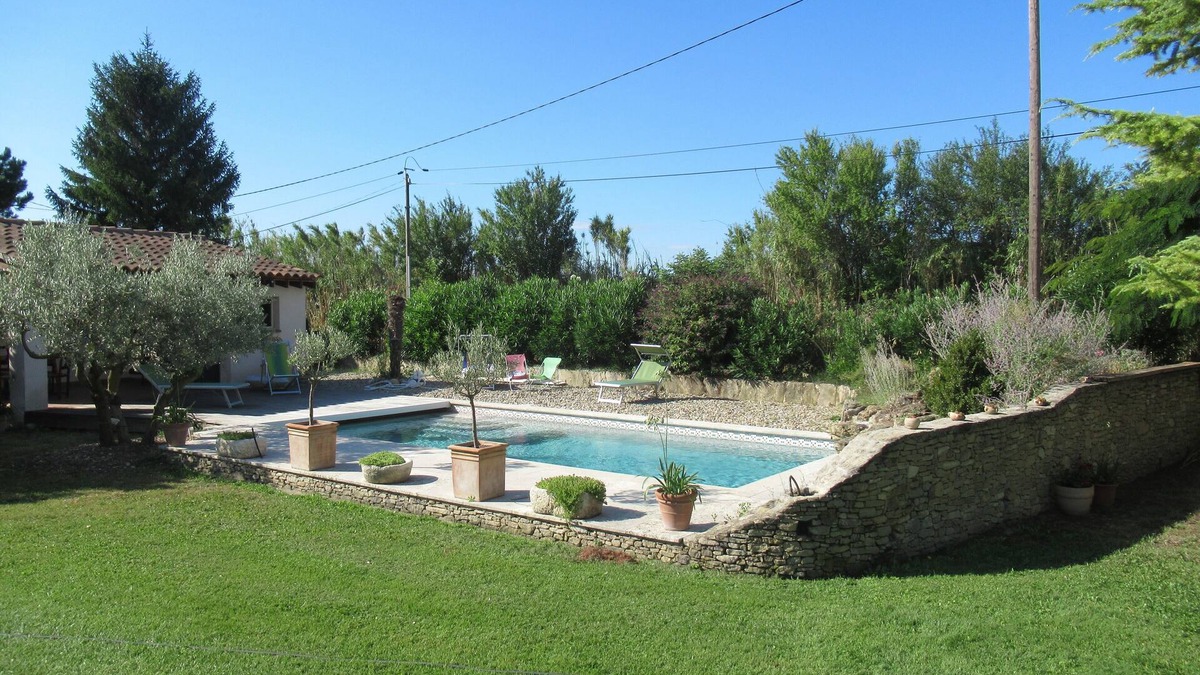 Saumane-de-Vaucluse Apartment | Self-contained apartment with swimming pool