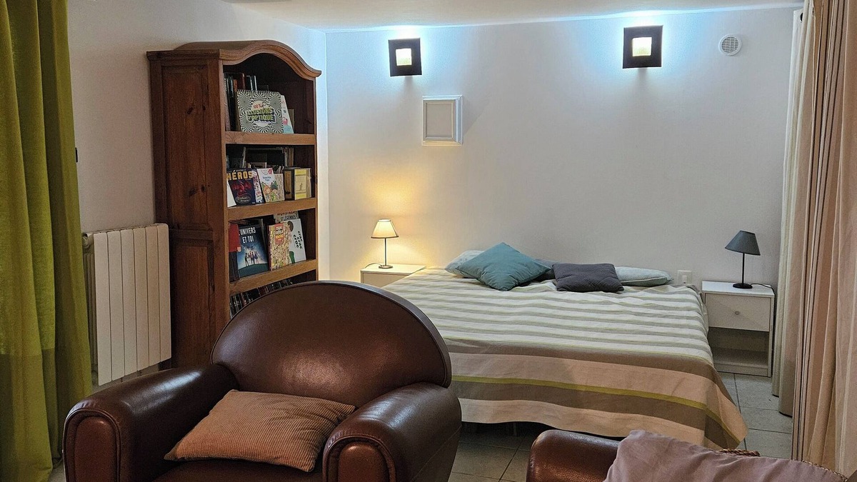 Valojoulx Apartment | Self-contained apartment in the heart of the forest, 6 minutes from Lascaux