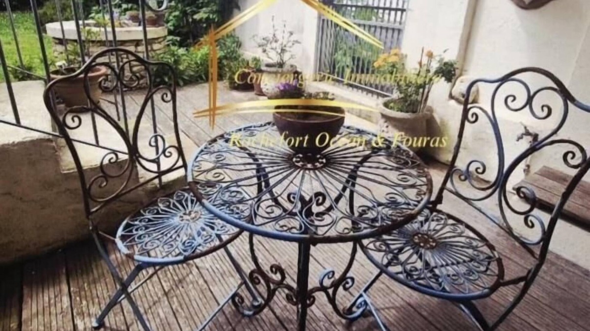 Fouras Apartment | Self-contained apartment with terrace