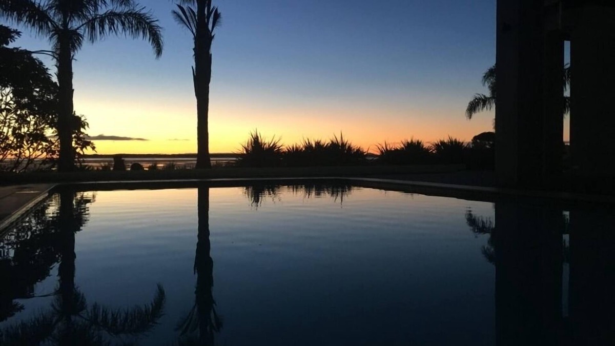 Tanners Point Cottage | Self contained cottage next to swimming pool. Private outdoor spa pool.