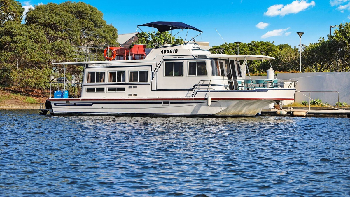 Pelican Waters Boat Rental | Self contained floating apartment