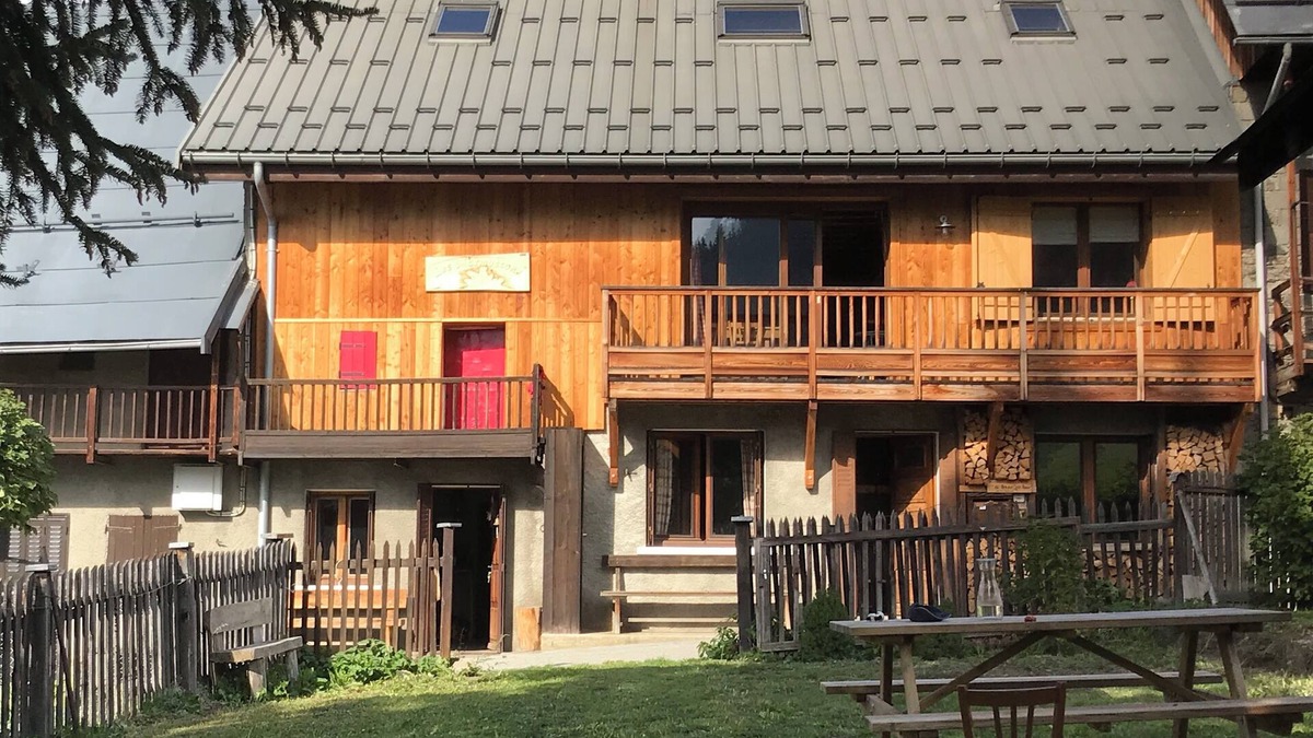 Albiez-le-Vieux Apartment | Self-contained apartment in an authentic mountain village