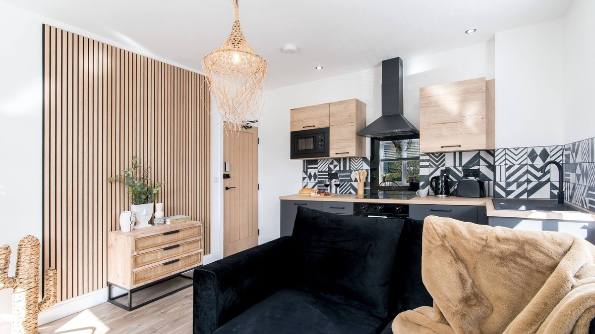 Rugby Apartment | Self Contained-Ibiza inspired 2 bed full Duplex Boutique Apartment