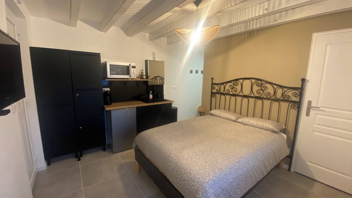 Fos-sur-Mer Bed & Breakfast | Self-contained, private accommodation in Fos sur Mer