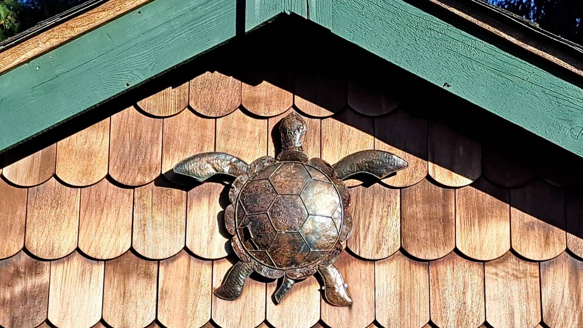 Courtenay Cottage | Self-contained private tiny Cottage near downtown Courtenay. LGBTQ+ friendly.