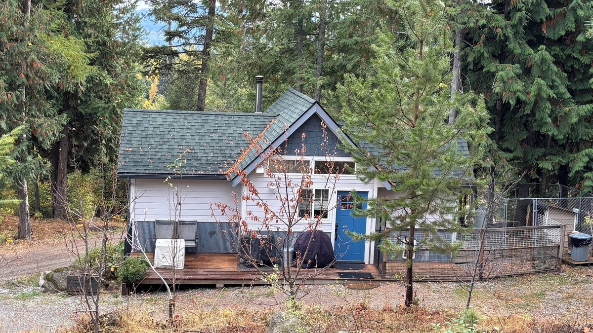 Boundary County Cabin | Selkirk Flat Retreat/pet friendly