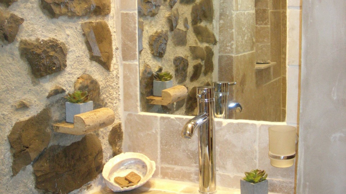 Les Vans Cottage | semi-detached cottage in private property with trees