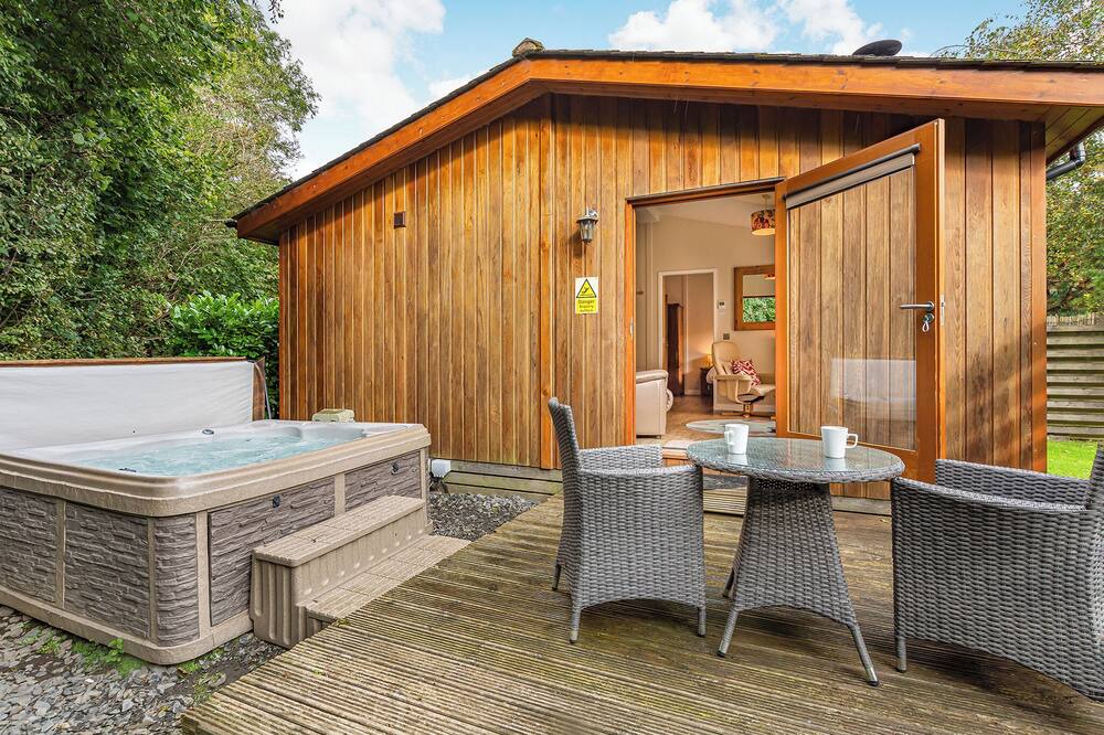 Allithwaite Ski Chalet | Semi-detached deluxe lodge offering the perfect romantic retreat.