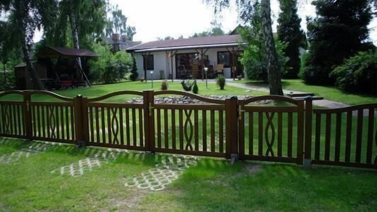 Altwarp House | Semi-detached holiday home with terrace