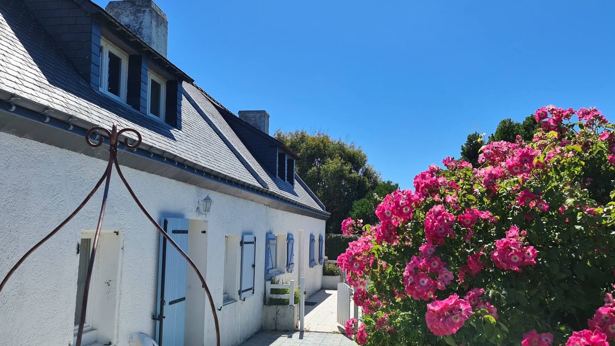 Bangor House | Semi-detached houses on Belle-Ile with BIKES
