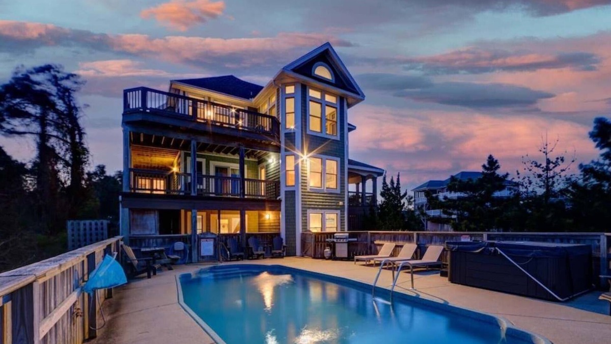 Rodanthe House | Semi-Oceanfront! Gorgeous Ocean Views! Sleeps 21! Steps to the Beach!