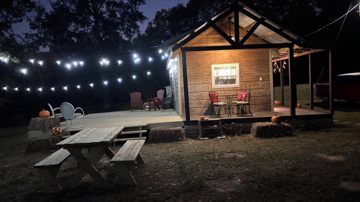 Tyler Cabin | Semi secluded small house with loft. Near I-20 between Dallas and Shreveport.