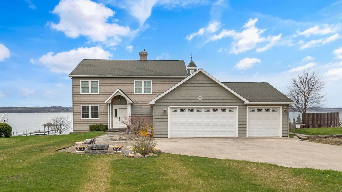 Oaks Corners Apartment | Seneca Lake-Beautiful Waterfront-Private Dock- 7BR/5BA near Sampson State Park