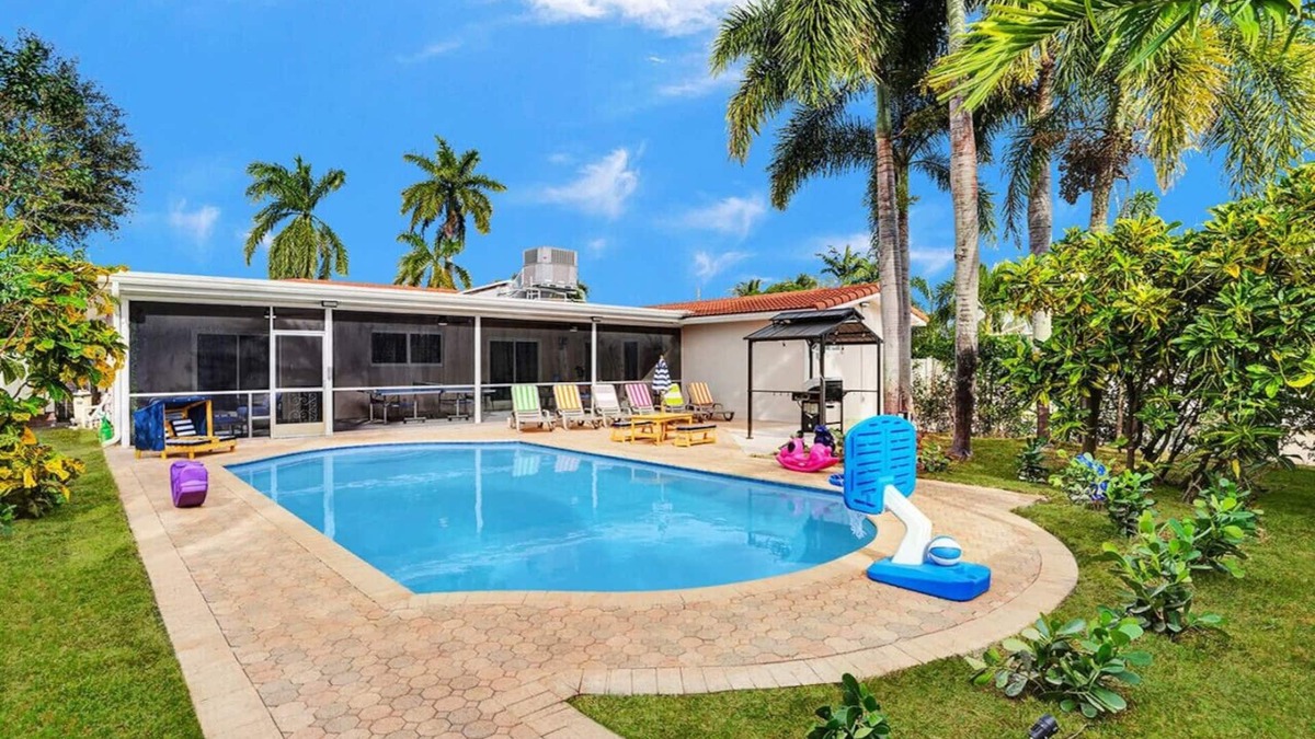 Hollywood Hills Villa | Sensational 5BR Villa Heated Pool near Hard Rock