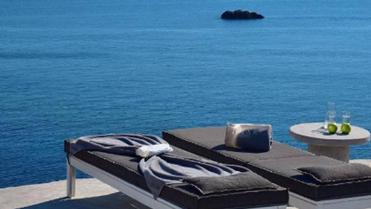 Karavostasis Villa | Sensational Folegandros Apartment | 1 Bedroom Suite | Apartment Kanao | Furnished Sun Terrace with.
