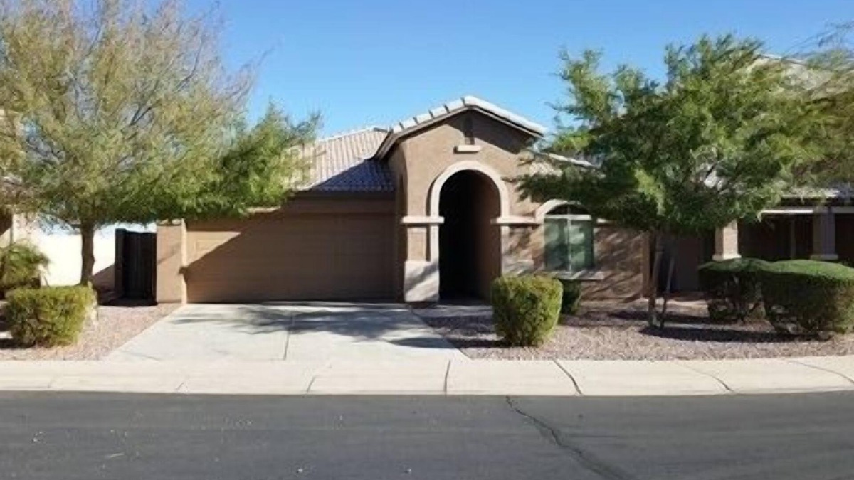 San Tan Valley House | Sensational fully furnished San Tan Valley Home in the Johnson Ranch Community!