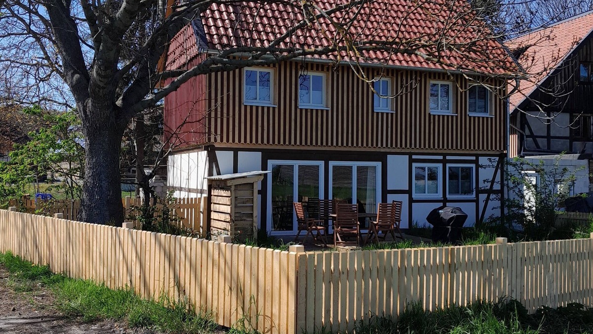 Liebenburg House | Separate and quietly situated vacation home on the edge of a field in Döhren near Goslar.