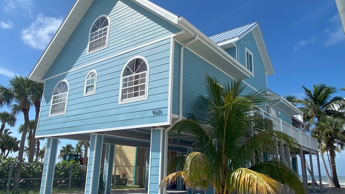 Mid Island House | September 20-27, 2025 is OPEN! Enjoy low crowds & beautiful beaches!