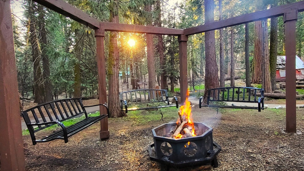 Wilsonia Cabin | Sequoia Splendor - Historic Charm meets Modern Renovation inside Kings Canyon NP
