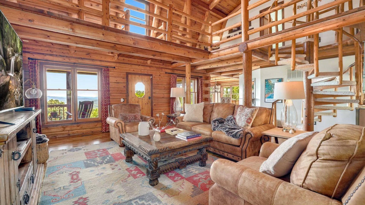 Fayetteville House | Sequoyah Lodge - Heated Spa Pool - 1.5 mi to DT