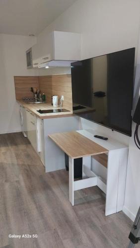 Saint-Etienne-du-Rouvray Apartment | SER5 studio avec WIFI et Parking à Saint-Etienne-Du-Rouvray