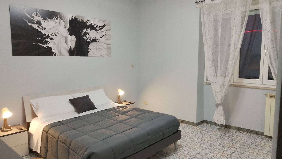 Gaeta Apartment | [Serapo Beach] Penthouse-150sqm with private parking, close to the sea and with a view.