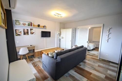 San Martin de Valdeiglesias Apartment | Serene Lakeview Retreat