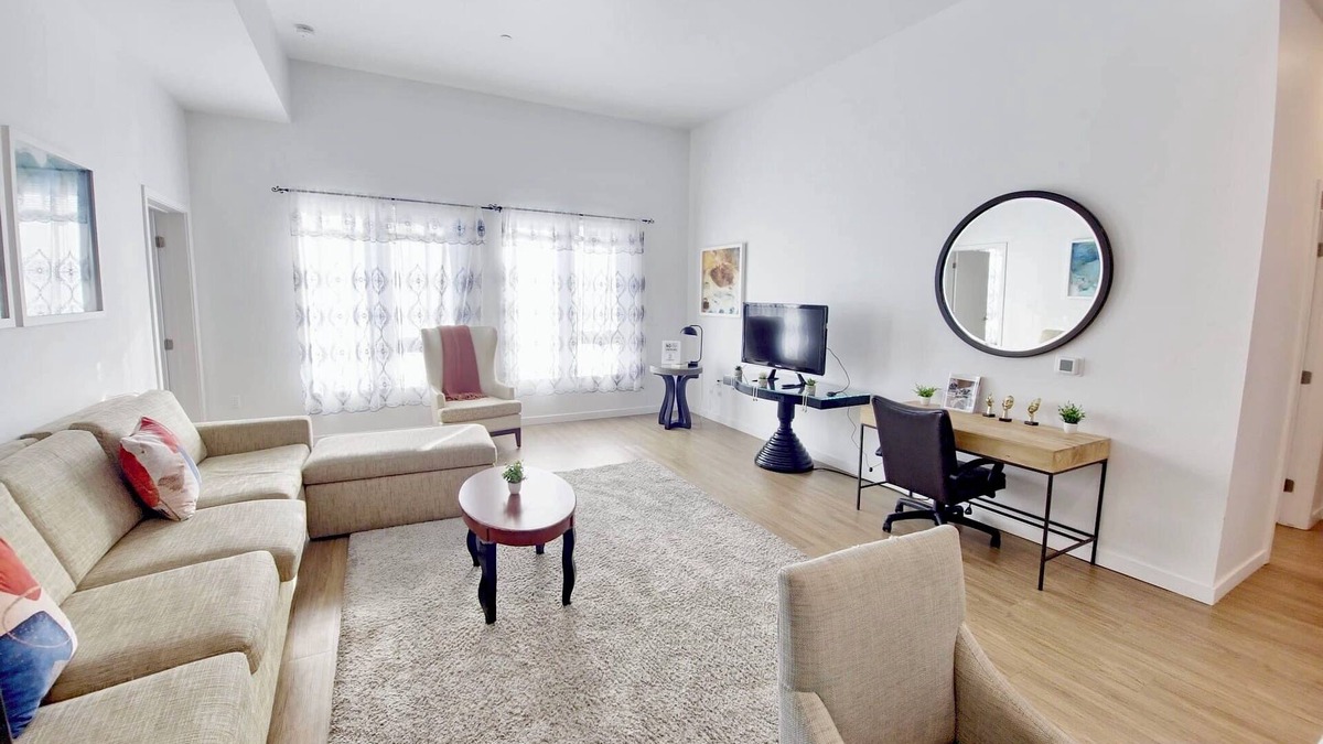 Little Tokyo Hotel | Serene 2BR Penthouse Haven in vibrant Los Angeles