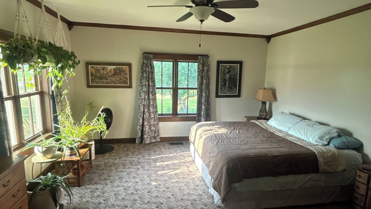 Morrison House | Serene 3-bedroom farmhouse near Lambeau and Bay Beach