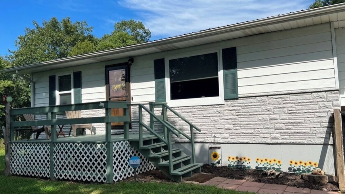 Birch Tree House | Serene and cozy Ozark home - 3 mins to Alley Spring and the Jack's Fork river!