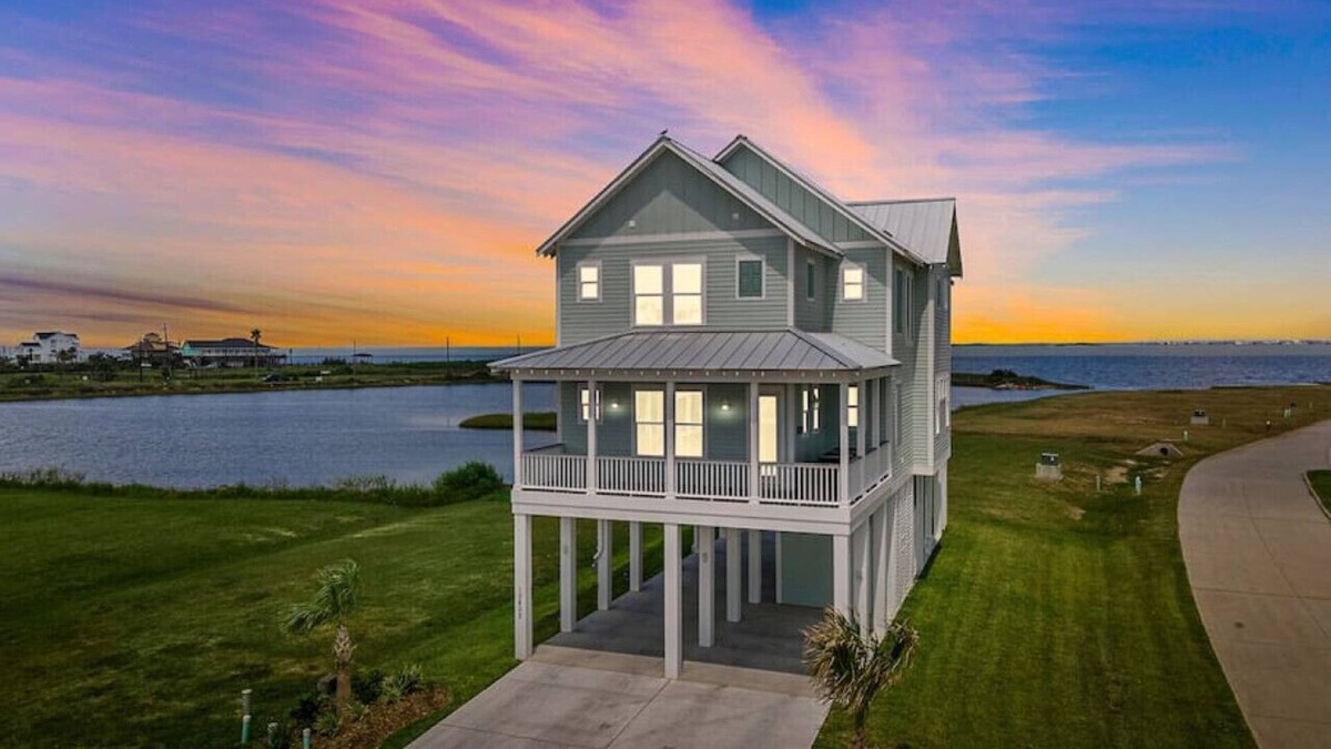 Galveston House | Serene Bayfront Home with Stunning Views