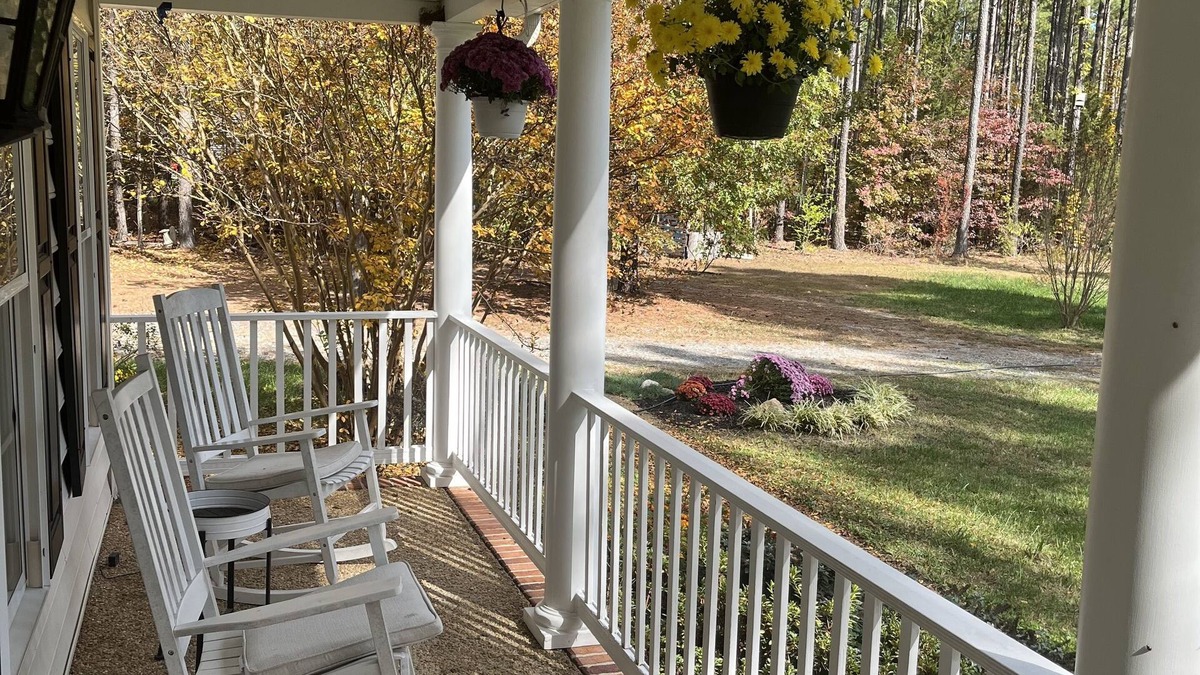 Beaverdam Other | Serene Beautiful Farmhouse on ten acres of land, outdoor bonfire and attic