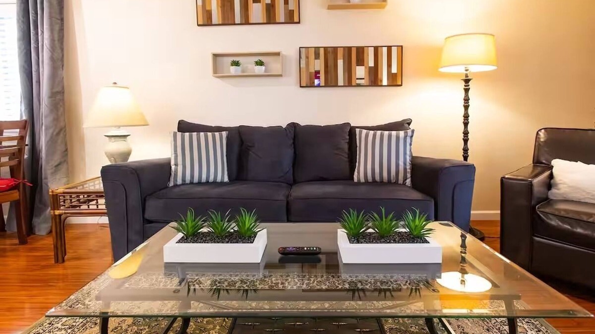 Ridgecrest Apartment | Serene Business-Friendly Getaway ~ ♛Queen Bed, Pkg