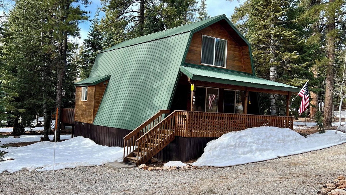 Meadow View Heights Cabin | Serene Cabin Retreat Near National Parks & Outdoor Recreational Destinations
