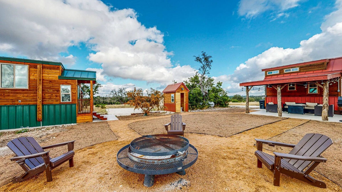Harper Cabin | Serene cabins with full kitchens, AC + free wifi