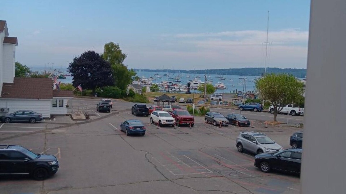 Rockland Condo | Serene condo with AC in charming Rockland on the bay !