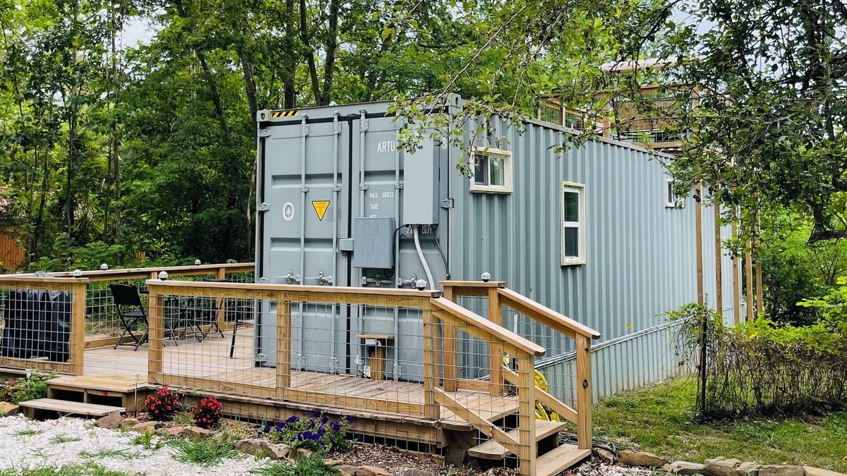 Garfield Cabin | Serene container tiny home with 1 bedroom and WiFi, AC in scenic Garfield