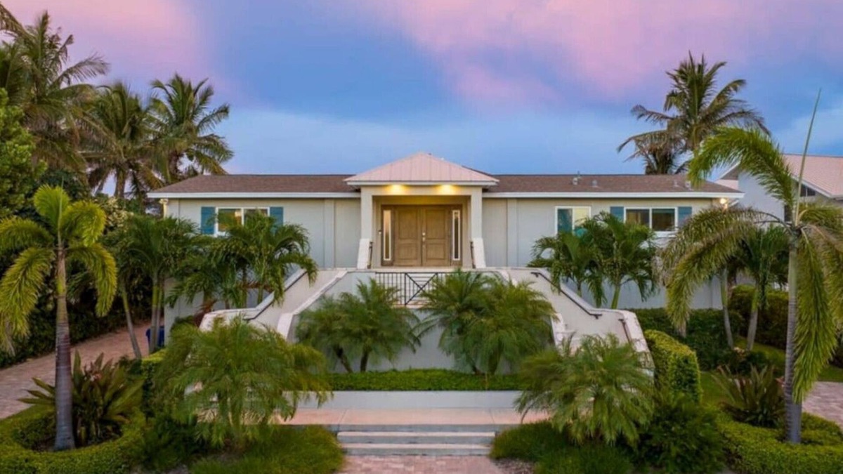 Wabasso Beach House | Serene Direct Beachfront Haven - N