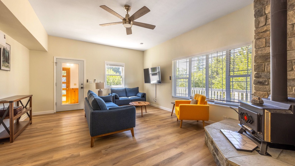 Lyle House | Serene Escape in Lyle!