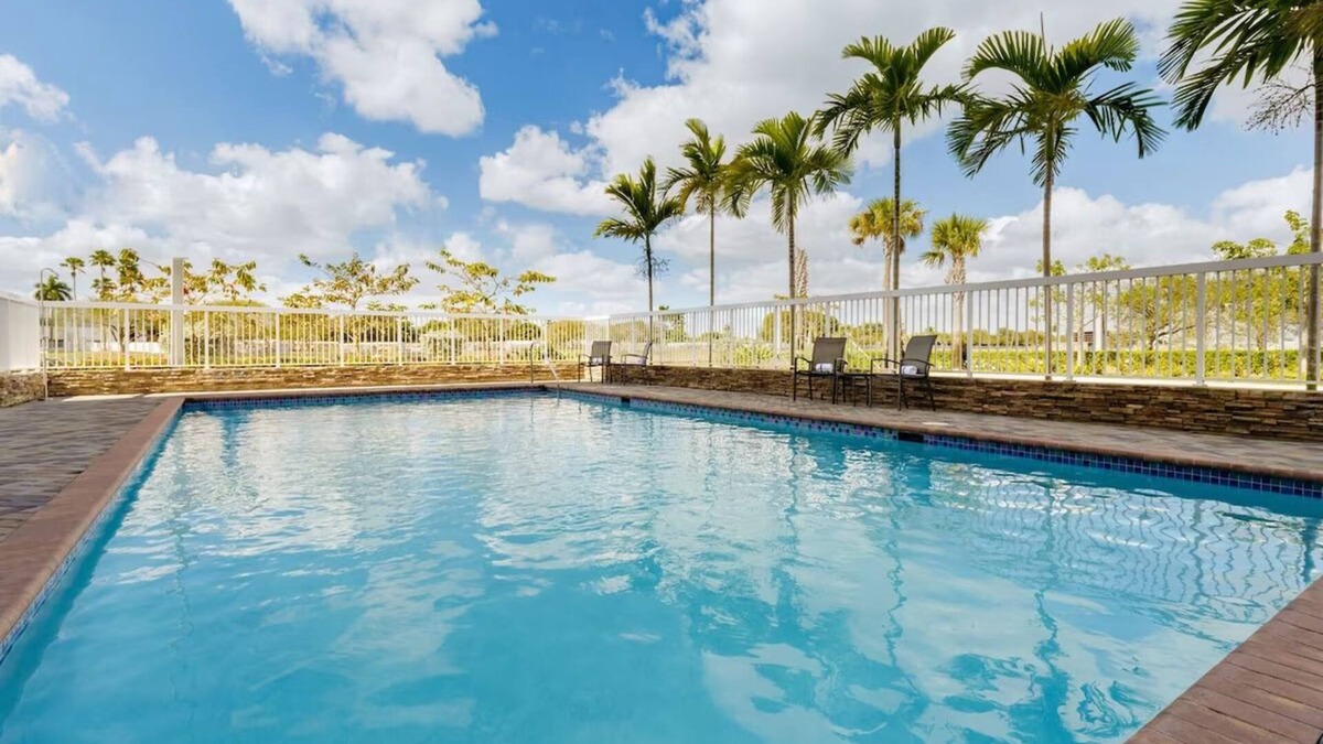 Florida City House | Serene Gateway: 2 Queen Beds Room, Fairfield Inn, Free On-site Parking, 2 Rooms