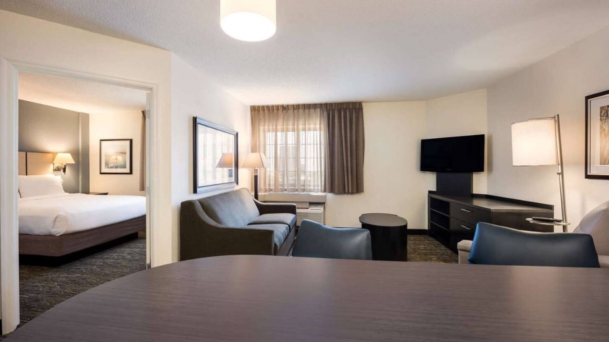 Baymeadows Resort | Serene Getaway in Jacksonville! Fully-equipped Kitchen, Pet-friendly Property!