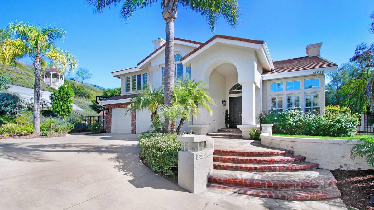 Granada Hills North House | Serene Granada Hills Oasis in Los Angeles- 4 Bed+Bonus Room+Office
