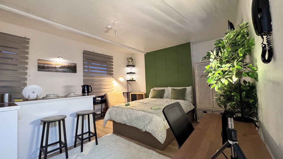Stroud Green Apartment | Serene Green Theme Studio Home in the Heart of Finsbury Park