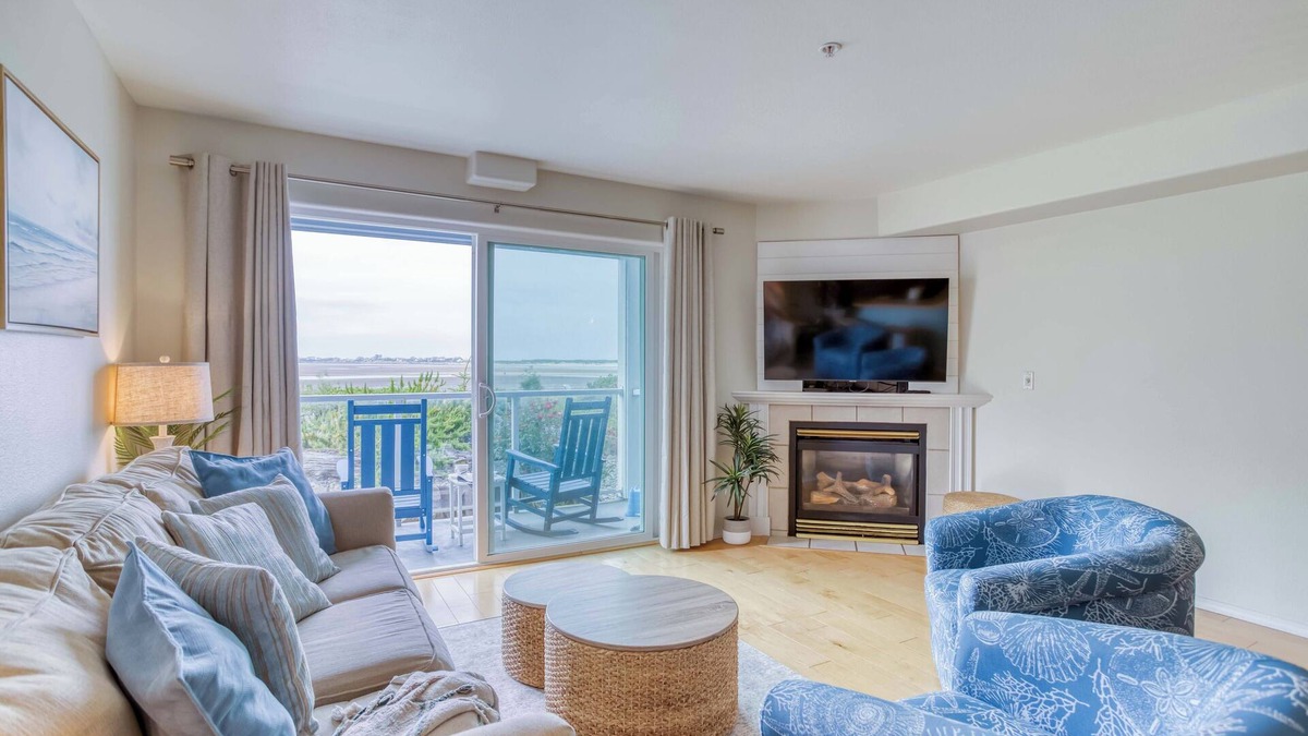 Lincoln City Condo | Serene Ground-Level Siletz Bay View Condo, Beach Path, Many Restaurants!
