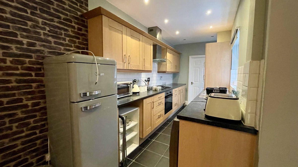 Bedworth House | Serene Home: 4BR Getaway in Bedworth