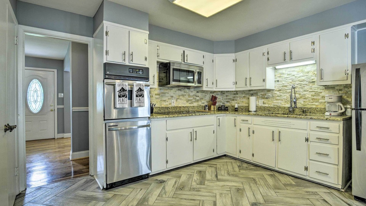 Greensboro Cottage | Serene Home on Pond - 5 Mi to Dtwn Greensboro
