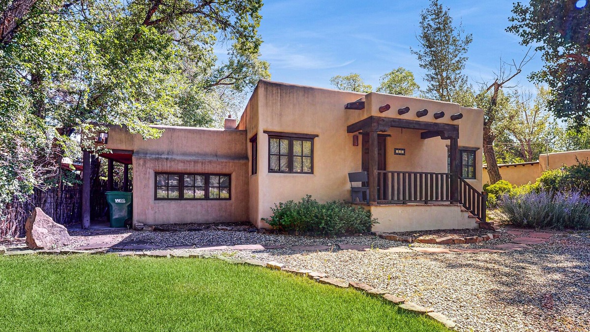 Taos House | Serene home with mountain views & backyard - walk to Taos Plaza